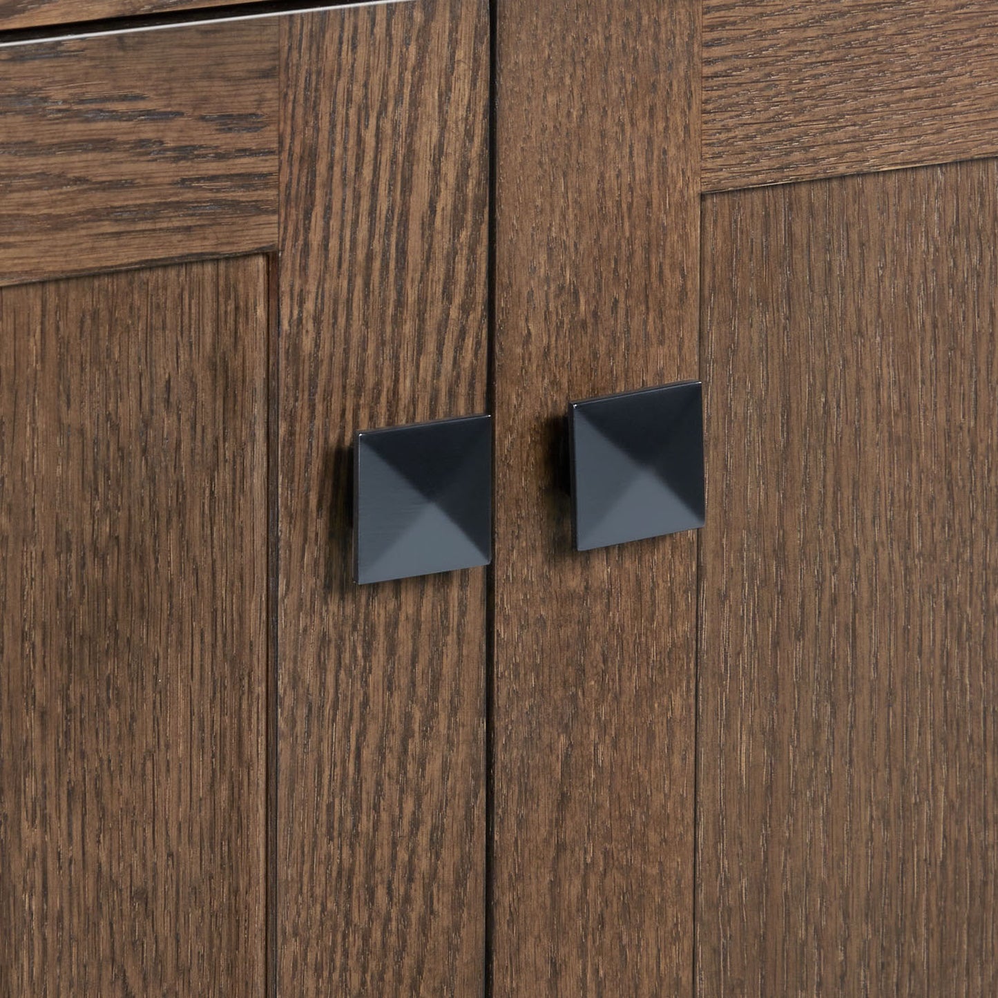 Beckford 36-inch Brown Oak base cabinet on detail 2