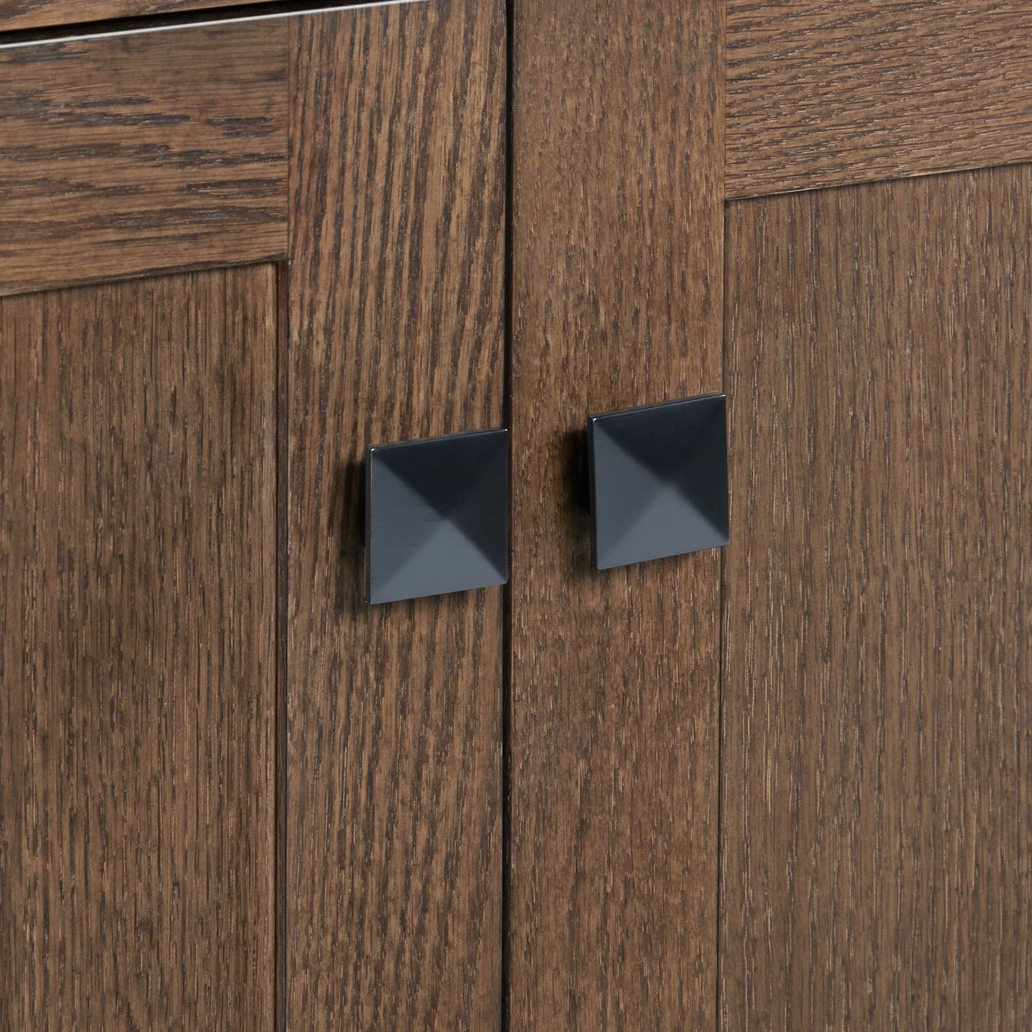 Beckford 36-inch Brown Oak base cabinet on detail 2