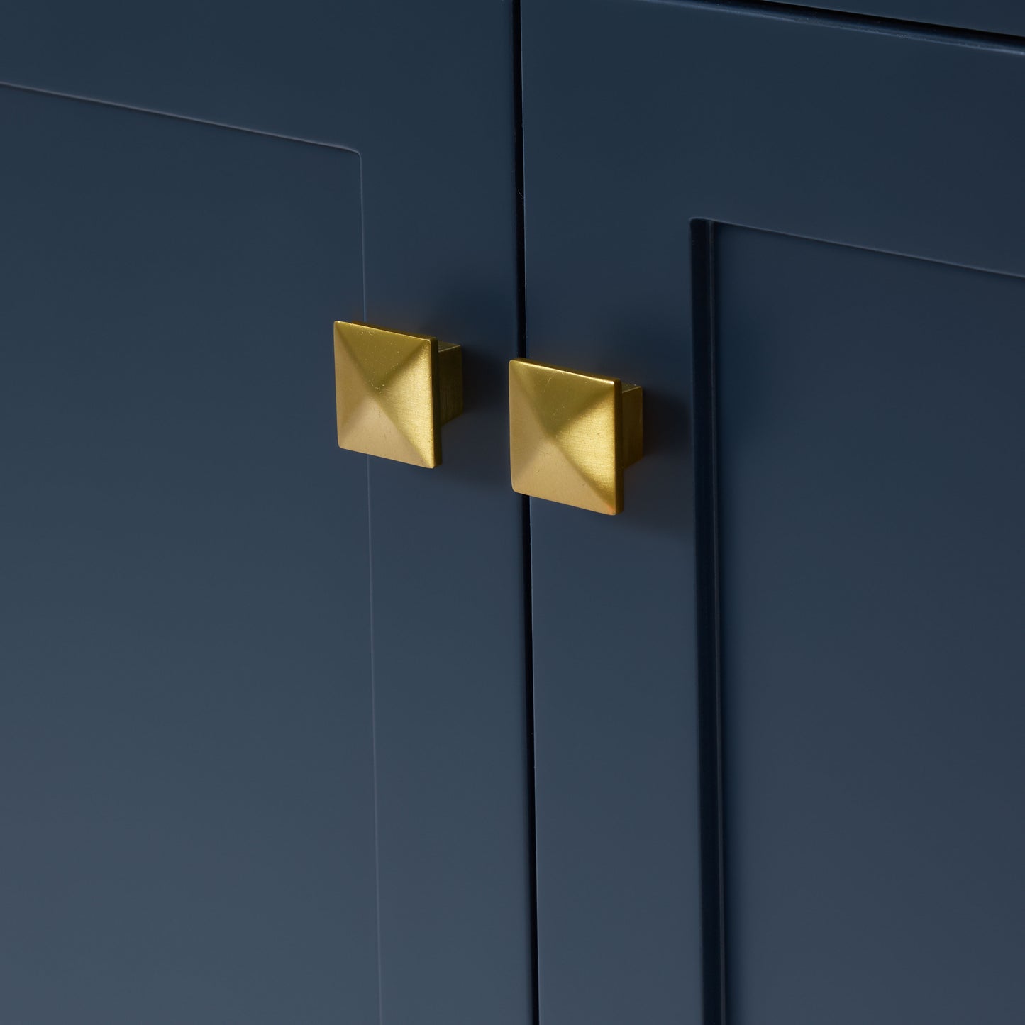 Beckford 42-inch Midnight Blue base cabinet on detail 2