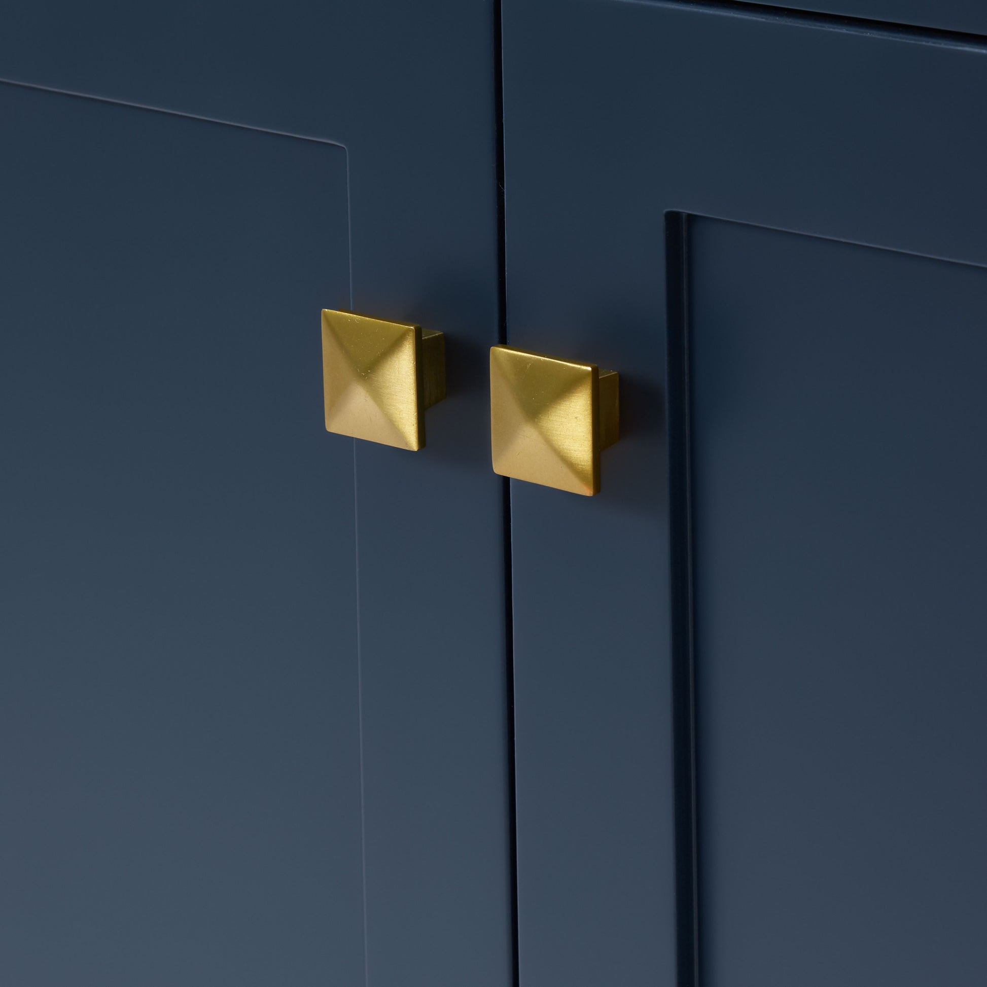 Beckford 42-inch Midnight Blue base cabinet on detail 2