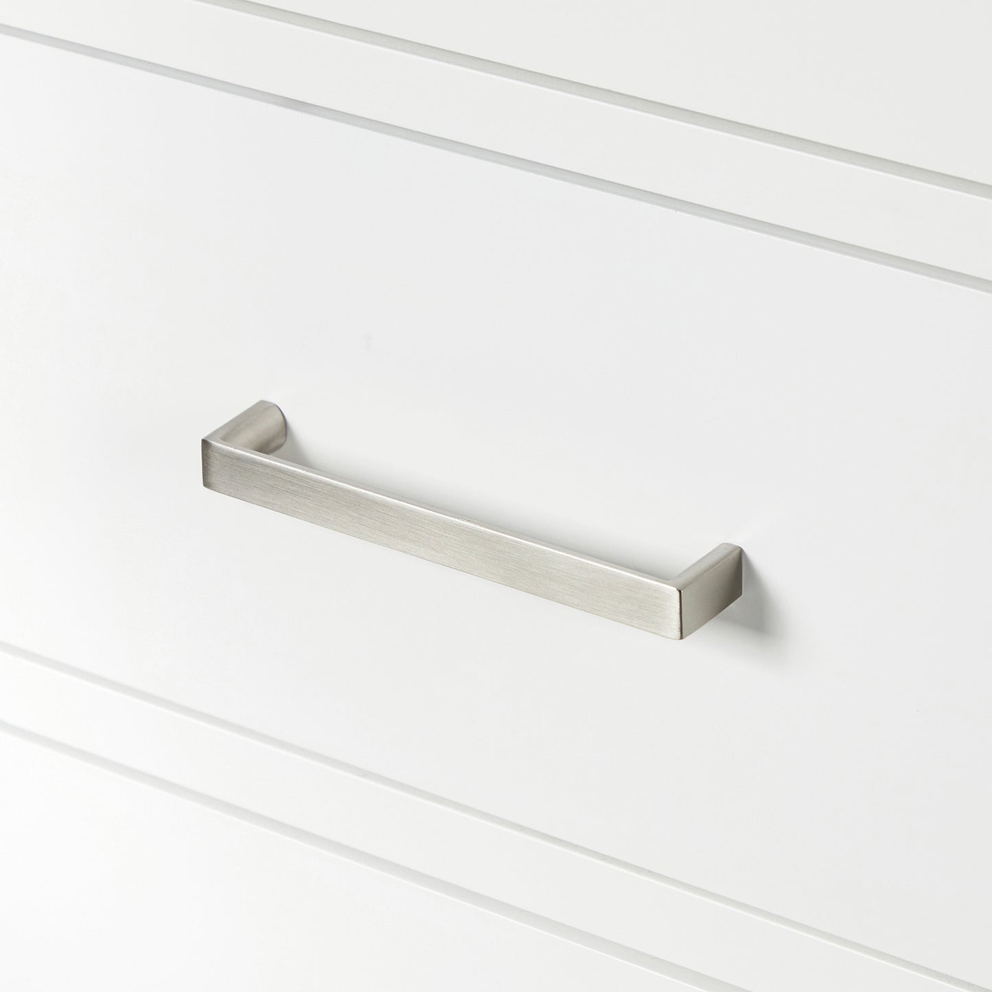 Beckford 2065-inch White base cabinet on detail 2