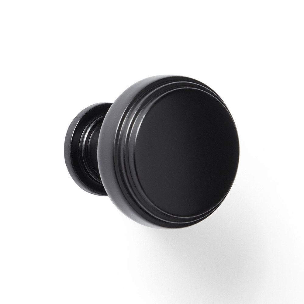 Vero Knob in Matte Black white background view 2