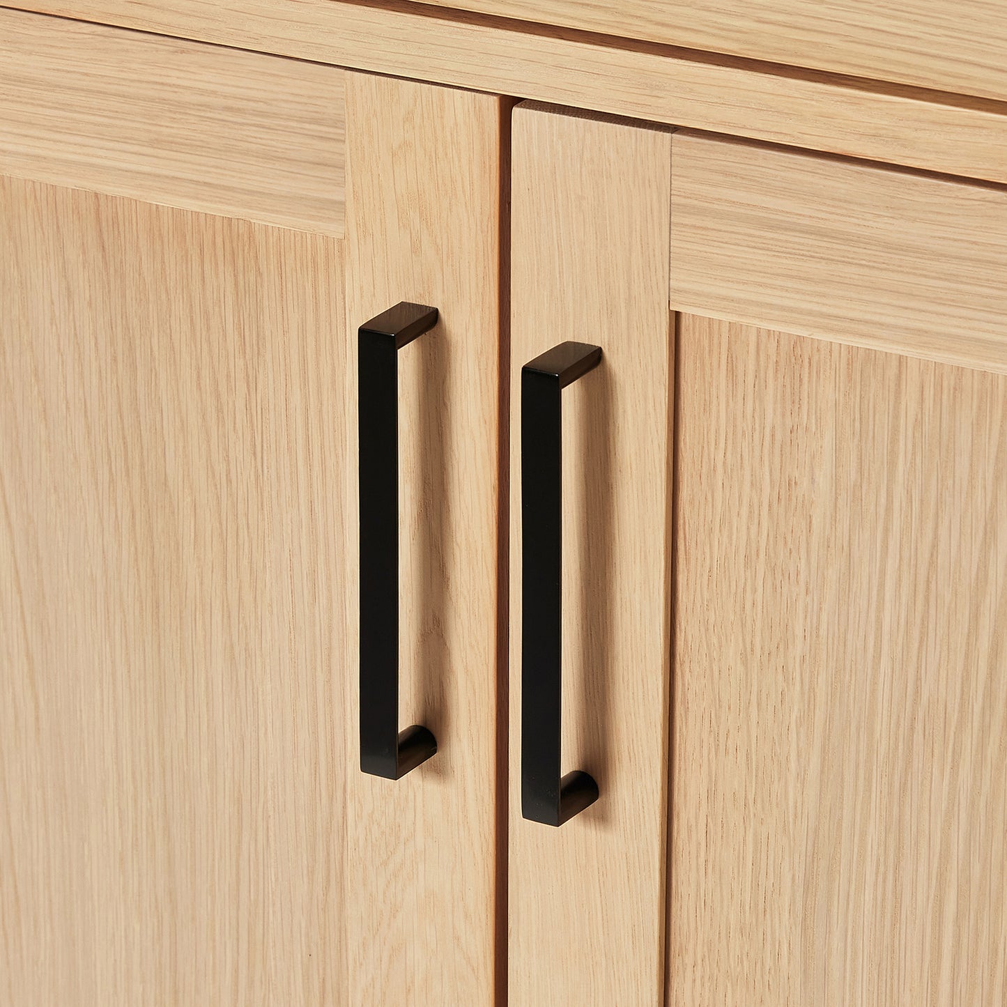 Isabella 30-inch Natural Oak base cabinet on detail 1