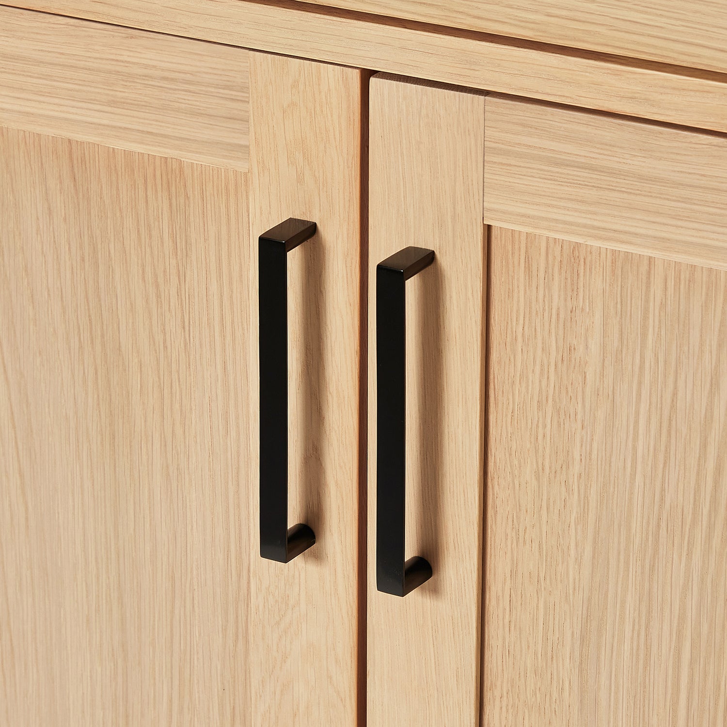 Isabella 30-inch Natural Oak base cabinet on detail 1